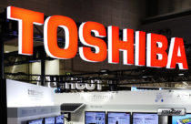 Toshiba transfers shares to Sharp and exits from PC business