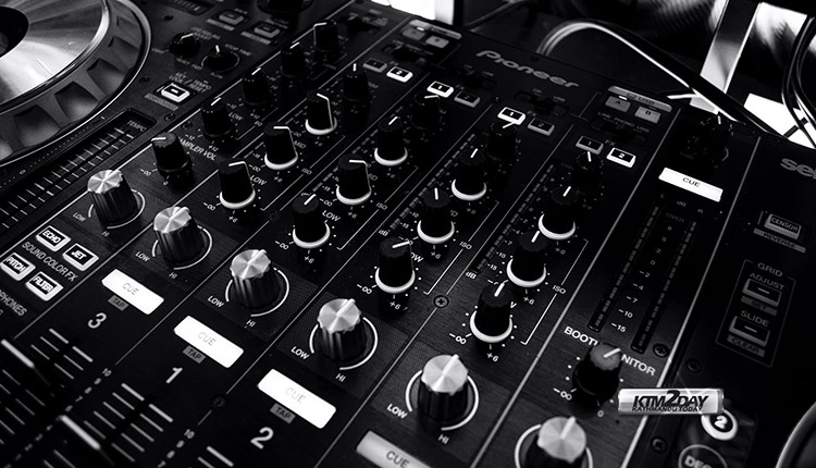 How does 8D Audio work